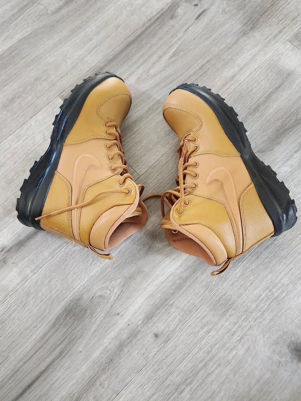 Nike Manoa LTR hiking boots Big Kids Size 4Y Wheat/black